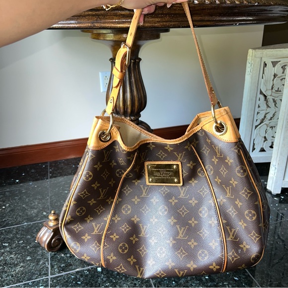 LOUIS VUITTON - Picture 8 of 10